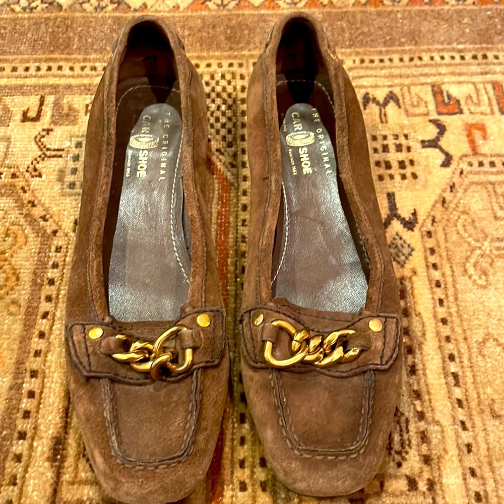 Super cute brown suede Italian loafers. Size 37.5